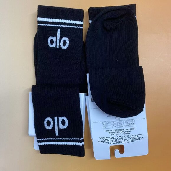 Alo Yoga Unisex Throwback Sock White Black Ribbed Crew Socks  NWT 2 Packs | Alo Yoga Unisex Throwback Sock | Retro Stripe Socks